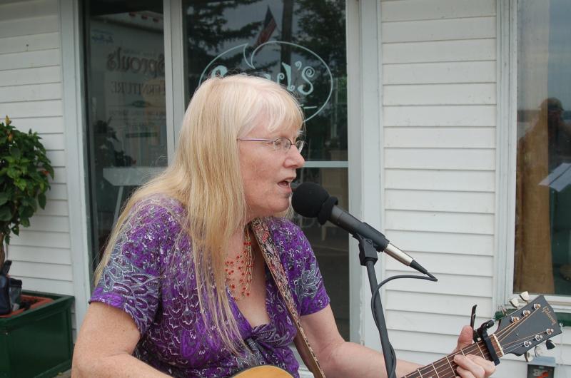 Jan Marie Bacon sings ducky songs. ART MAYERS/Wiscasset Newspaper
